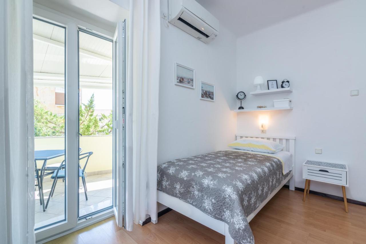 Apartment Luiza With Terrace Baška Exteriör bild